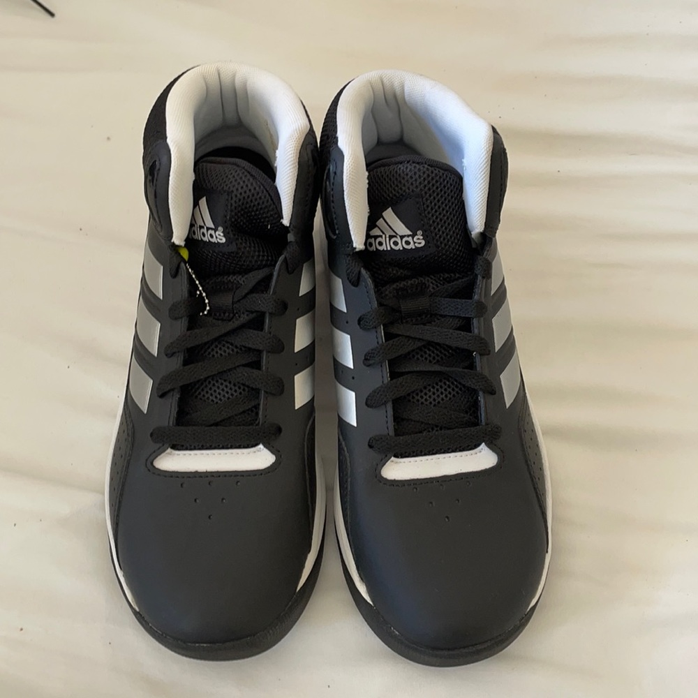 NWOT - Adidas Cloudfoam Footbed Basketball Shoes